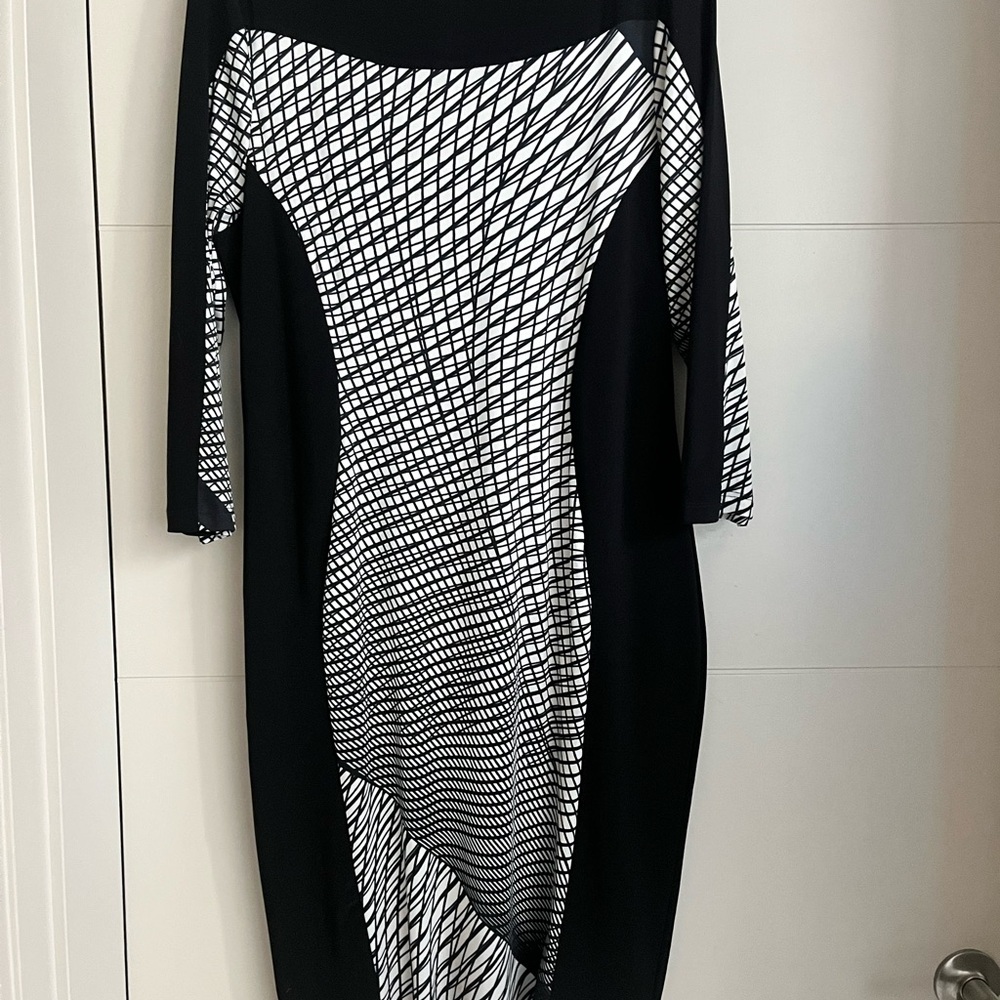Chic Black and White Patterned Long Sleeve Dress